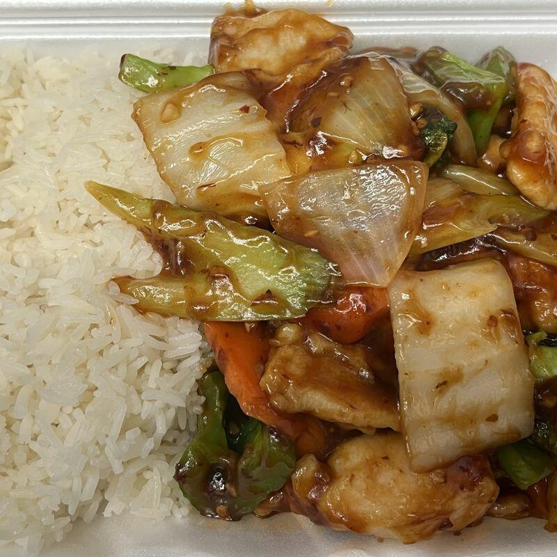 L7. Chicken w. Garlic Sauce